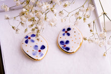 Laden Sie das Bild in den Galerie-Viewer, Leaf Earrings Golden Dots & Co