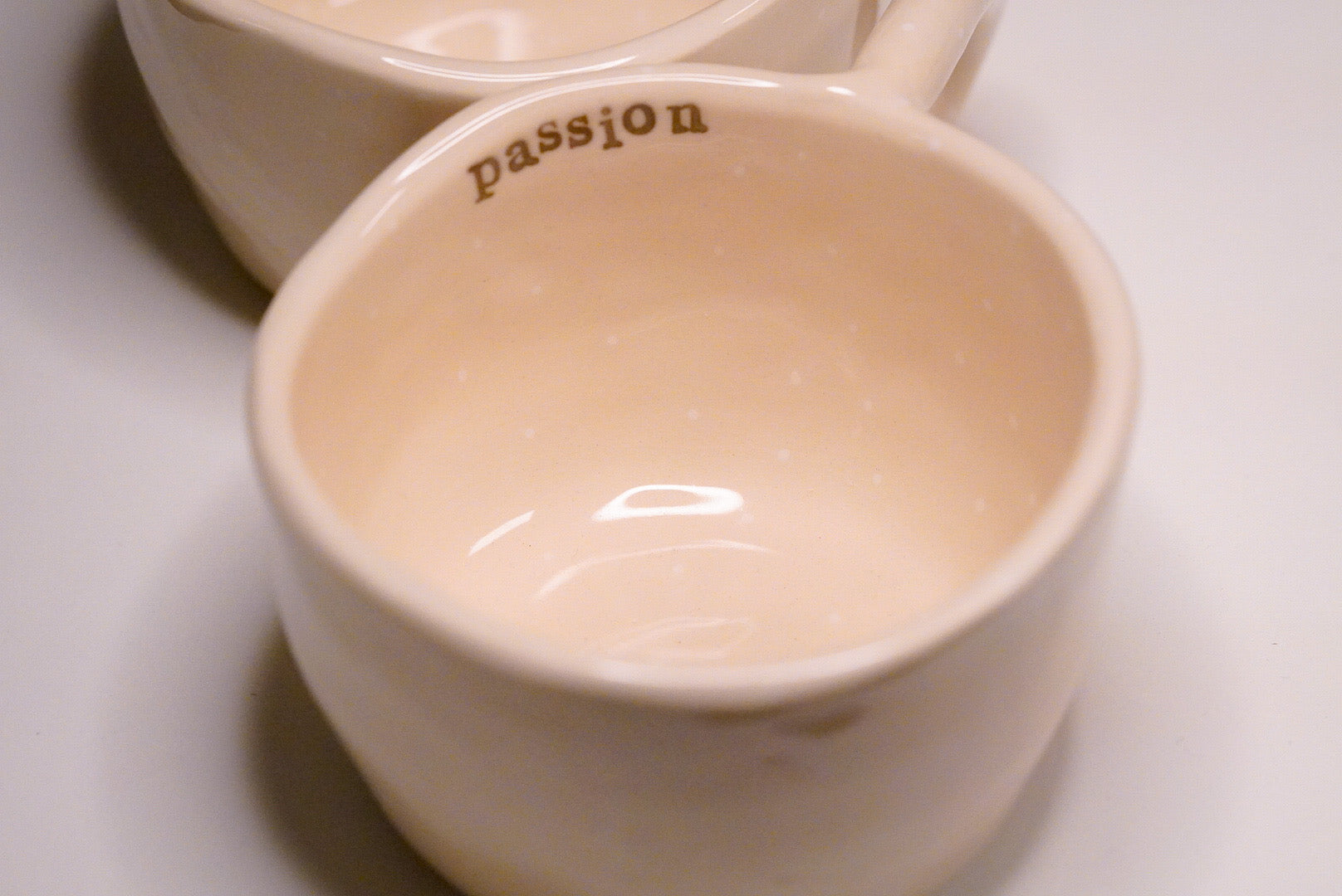 Pinch Cup - Cappuccino & Tea Cup, ca. 2.5 dl - Rose / Small white Dots