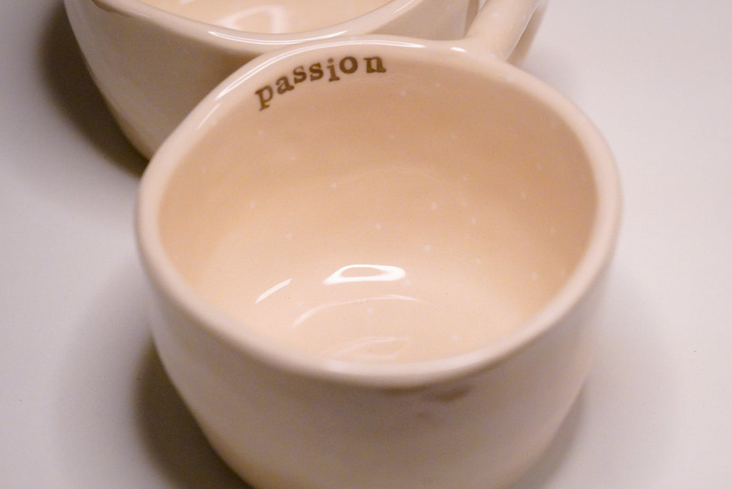 Pinch Cup - Cappuccino & Tea Cup, ca. 2.5 dl - Rose / Small white Dots