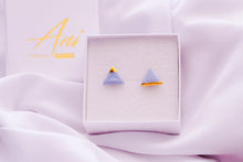 Laden Sie das Bild in den Galerie-Viewer, Triangle Earrings in Soft blue &amp; Golden Detail