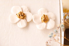 Load image into Gallery viewer, Daisy 🌼 Earrings in Pure White &amp; Golden Dot