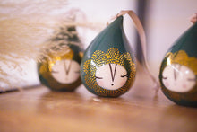 Laden Sie das Bild in den Galerie-Viewer, Christmas Droplet in Pine Green with Golden Details