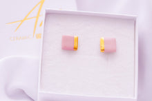 Load image into Gallery viewer, Square earring in pink with golden lining