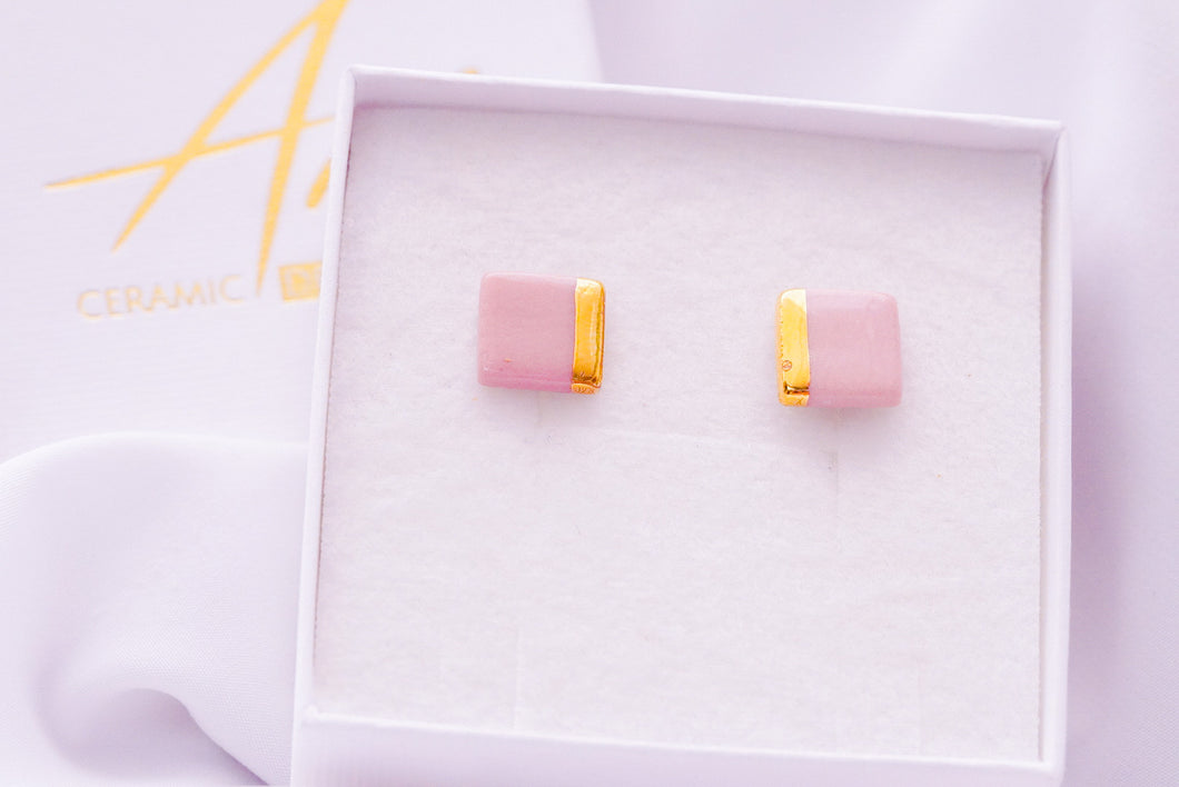 Square earring in pink with golden lining