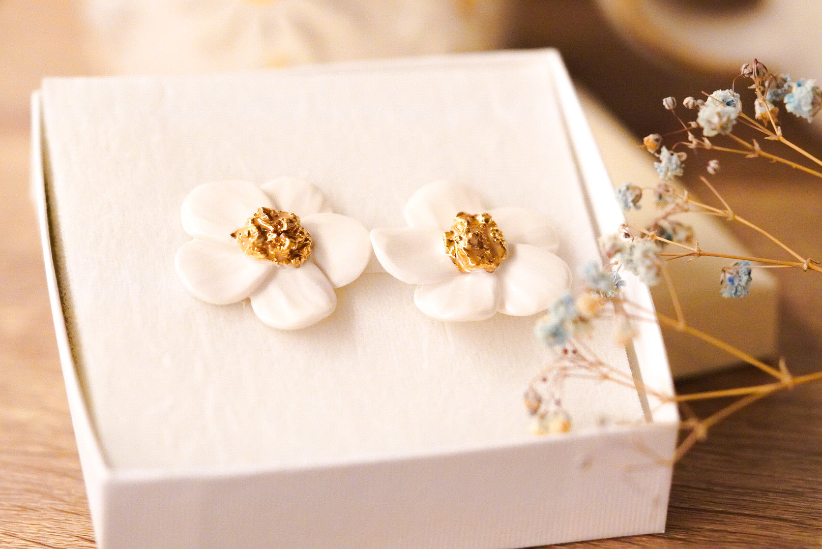 Daisy 🌼 Earrings in Pure White & Golden Dot