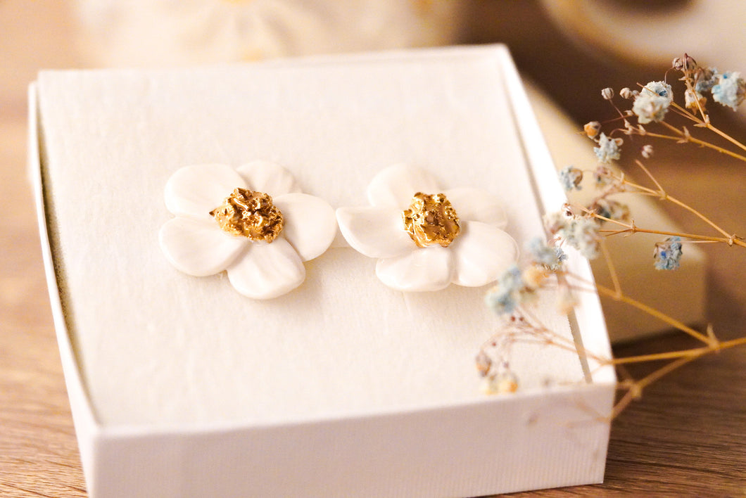 Daisy 🌼 Earrings in Pure White & Golden Dot