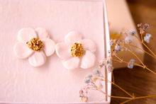 Load image into Gallery viewer, Daisy 🌼 Earrings in Pure White &amp; Golden Dot