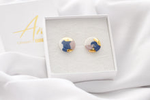 Laden Sie das Bild in den Galerie-Viewer, Circle Midi Earrings in Beige, Blue &amp; Gold