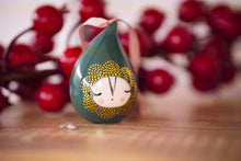 Laden Sie das Bild in den Galerie-Viewer, Christmas Droplet in Pine Green with Golden Details