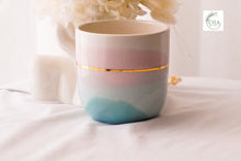 Laden Sie das Bild in den Galerie-Viewer, "Landscape" Latte Cup, 4.0 dl in Light Blue &amp; Blush