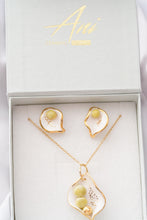 Laden Sie das Bild in den Galerie-Viewer, SET Earrings &amp; Necklace Leafy