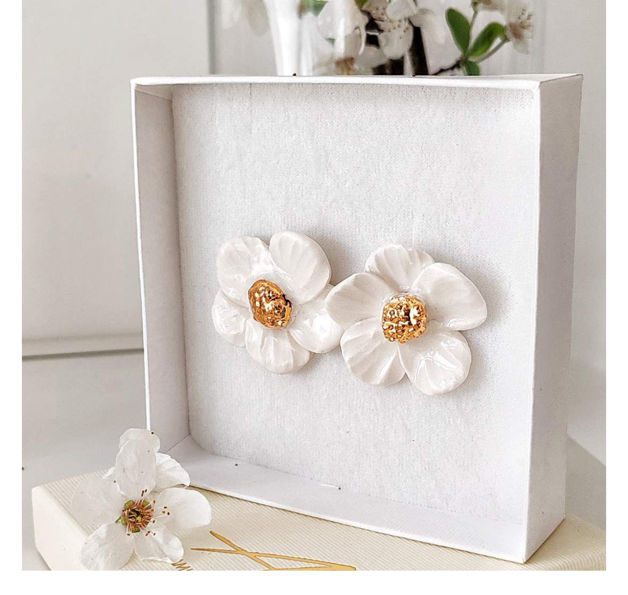Pre-Order / Vorbestellung - Versand Anfang Juli 2025 - Daisy 🌼 Earrings in Pure White & Golden Dot