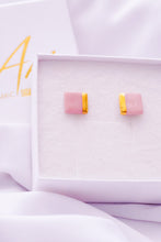 Load image into Gallery viewer, Square earring in pink with golden lining