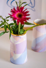 Laden Sie das Bild in den Galerie-Viewer, Landscape Flower Vase with Golden Lining
