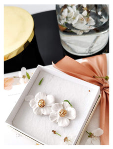 Pre-Order / Vorbestellung - Versand Anfang Juli 2025 - Daisy 🌼 Earrings in Pure White & Golden Dot