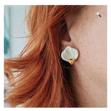 Load image into Gallery viewer, Bloom Midi Petals White Earrings