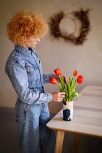 Laden Sie das Bild in den Galerie-Viewer, Landscape MIDI FLOWER VASE Blue &amp; blush
