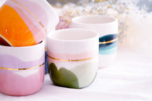 Load image into Gallery viewer, Single „Landscape&quot; Latte Cup, 4.0 dl in Forest green &amp; blush Crema
