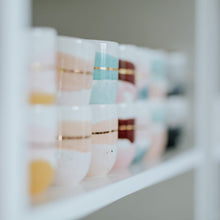 Laden Sie das Bild in den Galerie-Viewer, Cups in diversen Grössen, in Blues &amp; Greens with Golden Linings - O I A  ceramics