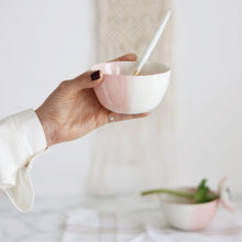 Laden Sie das Bild in den Galerie-Viewer, Golden Spoon in White &amp; Mat Gold - O I A  ceramics