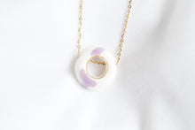 Laden Sie das Bild in den Galerie-Viewer, Necklace Circle Lilac with Golden Lining