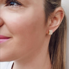 Load image into Gallery viewer, Square earring in pink with golden lining