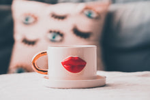 Laden Sie das Bild in den Galerie-Viewer, Single Cappuccino Cup, 2.0 dl Red Lips
