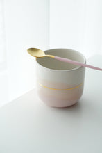 Laden Sie das Bild in den Galerie-Viewer, Golden Spoon in Pink &amp; Mat Gold - O I A  ceramics