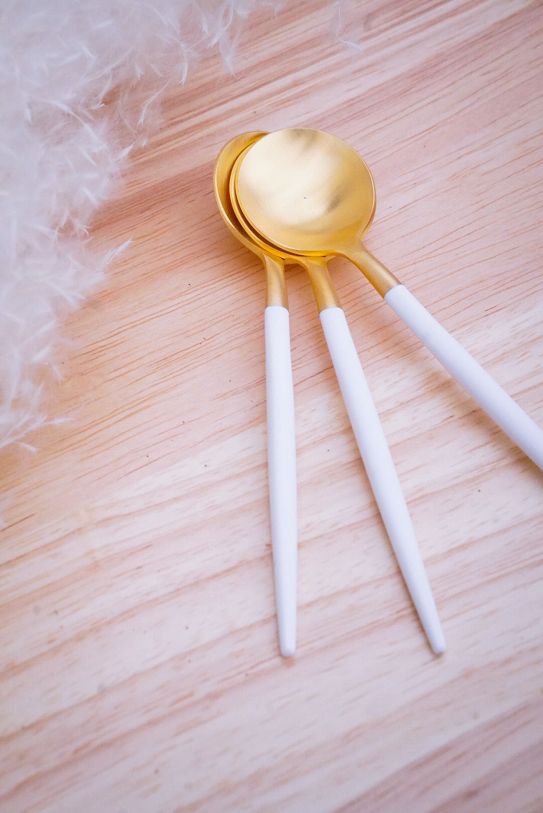 Golden Spoon in White & Mat Gold