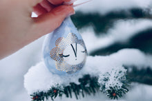 Laden Sie das Bild in den Galerie-Viewer, Christmas Droplet in Light Blue with Golden Flower