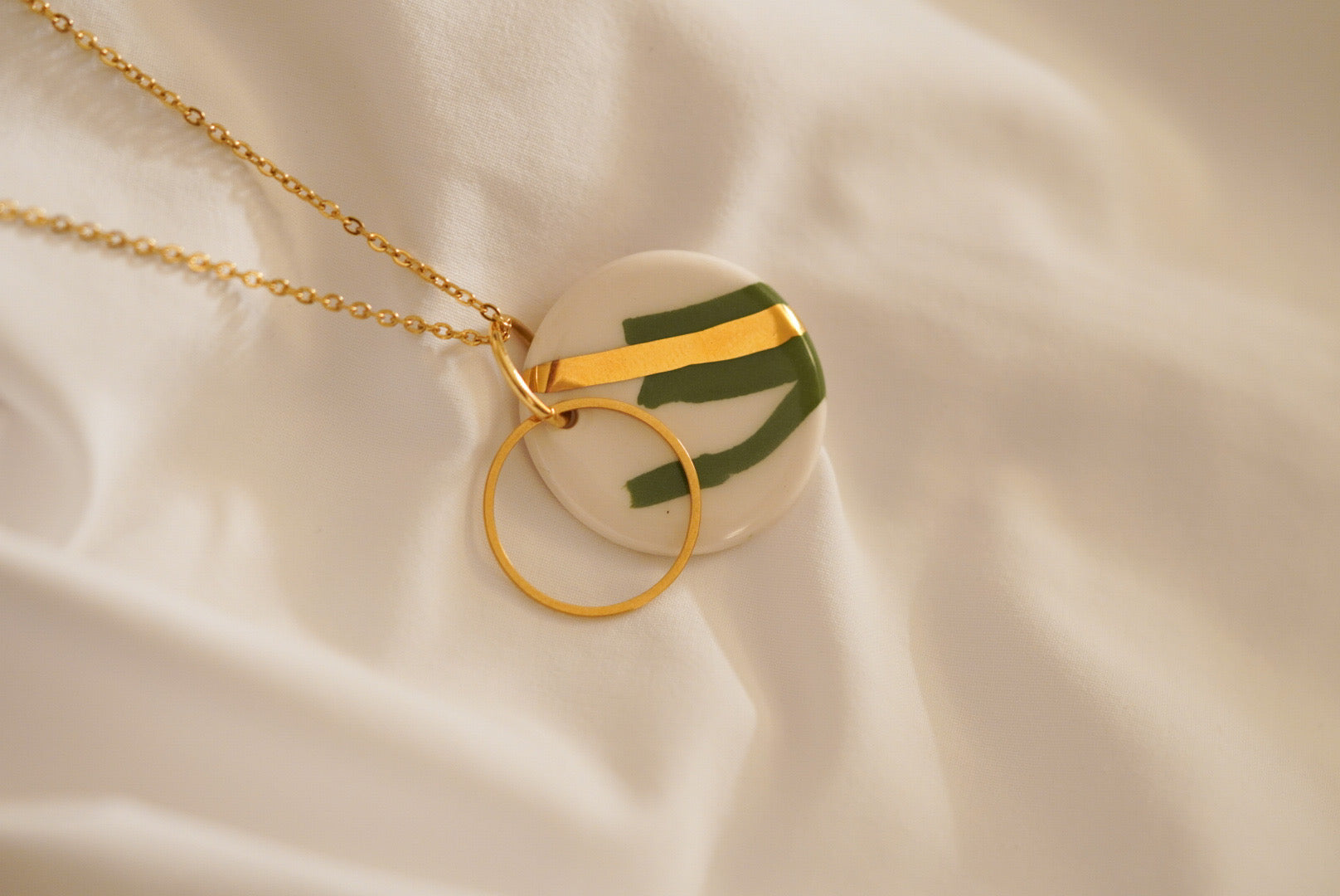 Circle Necklace Pine Green with Golden Details